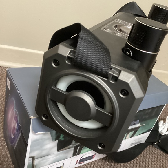 Portable Karaoke Machine - wireless - Picture 4 of 5